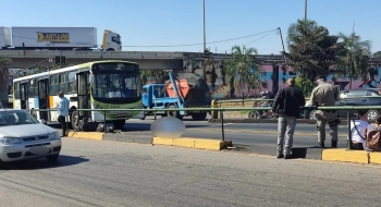 Motociclista morre após ser atingida por ônibus em Goiânia